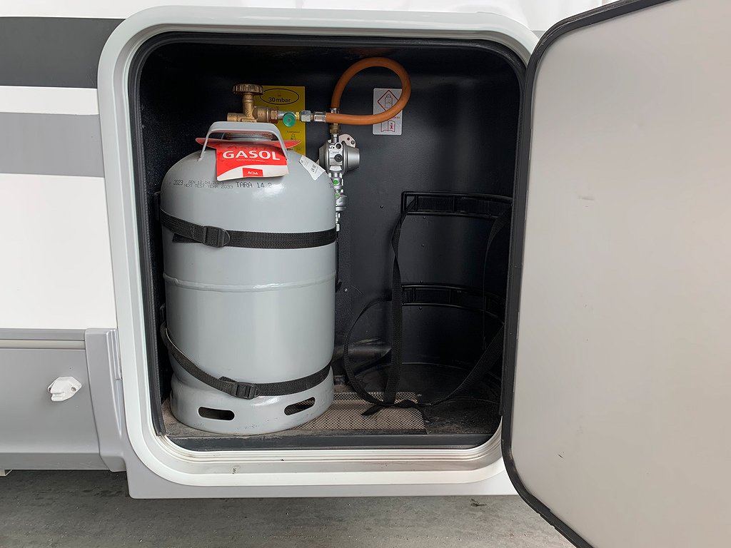 Adria Matrix Supreme 687 SLT /Automat/AC bodel/Solcell/ALDE - Adria
