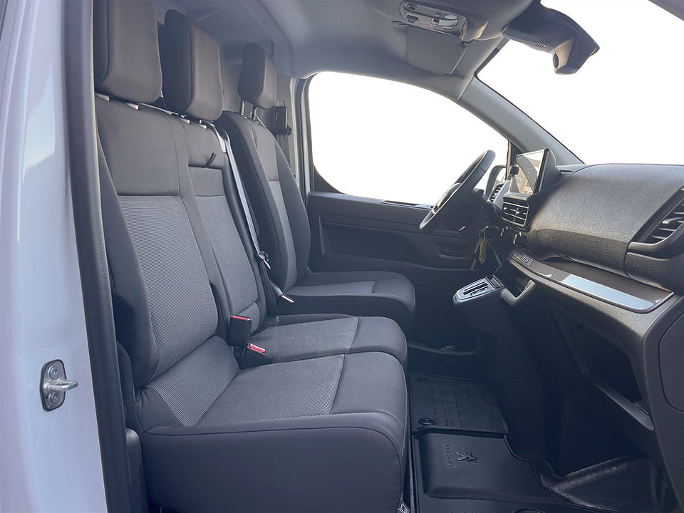 Bild på Peugeot e-Expert + L2 - EDITION! VÄRMARE & DRAGKROK INGÅR!
