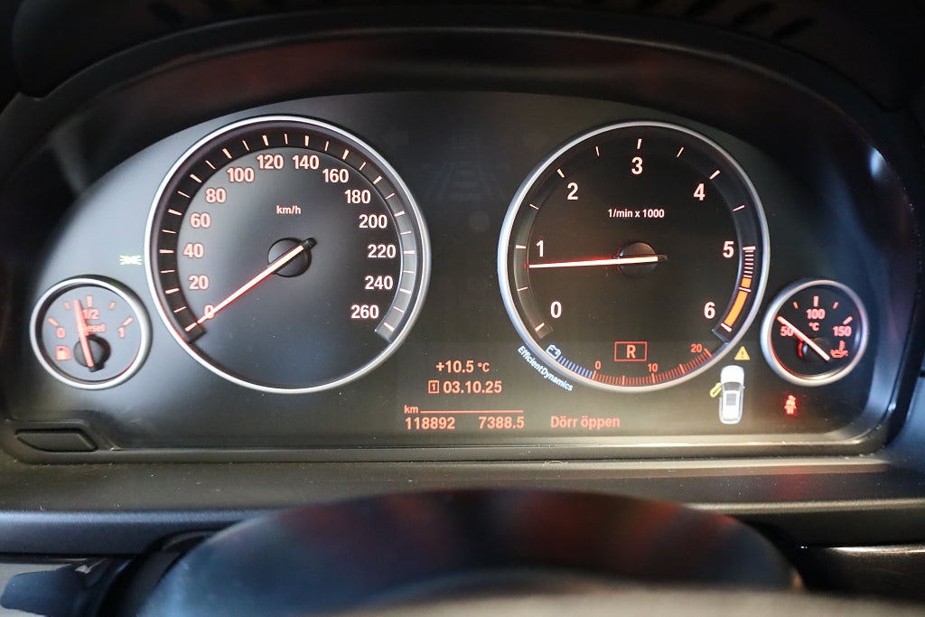 BMW 520 d Touring Aut Drag PDC Connected Blåtand Rattvärme 2016