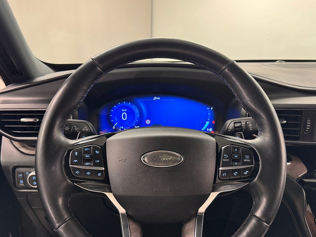 Ford Explorer 2021 - miniatyr 7