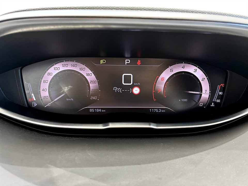 Bild på Peugeot 3008 GT 1,2 PT 130hk Aut DRAG MOTORISERAD BAKLUCKA