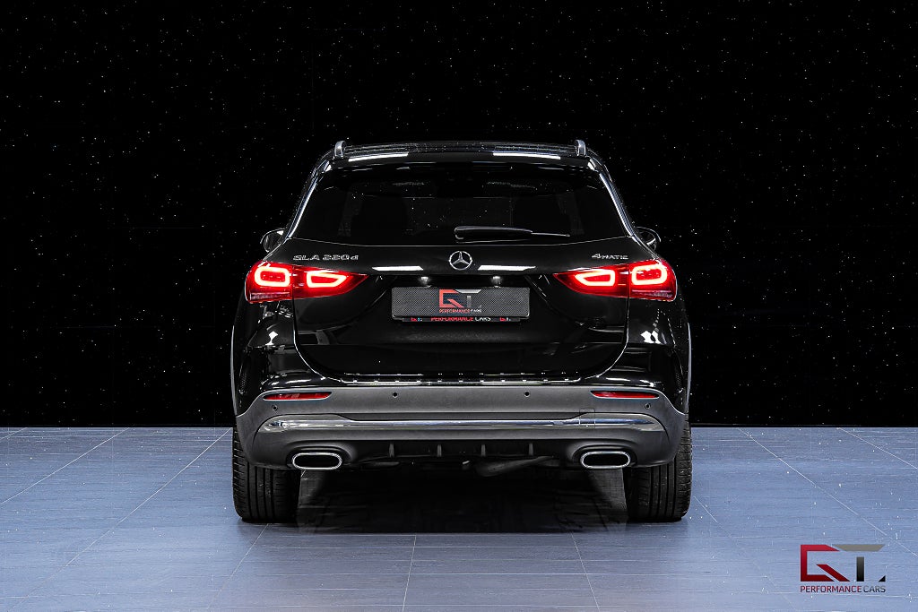 Mercedes-Benz GLA 220 d 4MATIC AMG Pano ACC HuD Kolfiberoptik 20" Matrix