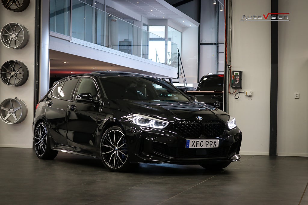 BMW M135 i xDrive 306hk M Performance PANO SKAL HUD H&K 19"