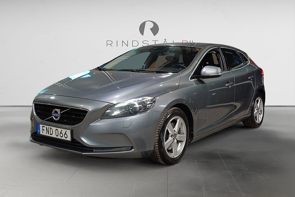Volvo V40 T3 150 HK MOMENTUM B-VÄRM VOC PDC 17700MIL KAMREM BYTT