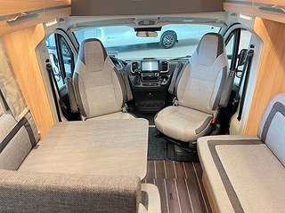 Husbil-halvintegrerad Knaus Sky TI 650 MF 14 av 28
