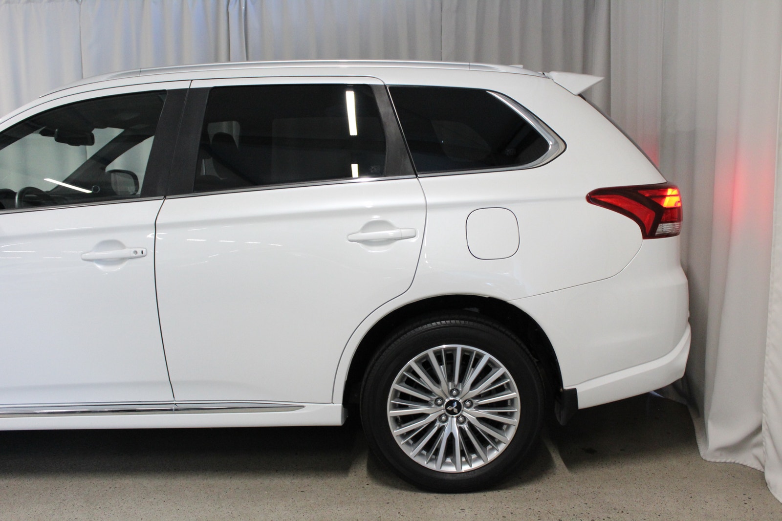 Mitsubishi Outlander PHEV 224hk Business X, 360 kamera, 7253 mil 2020 - miniatyr 9