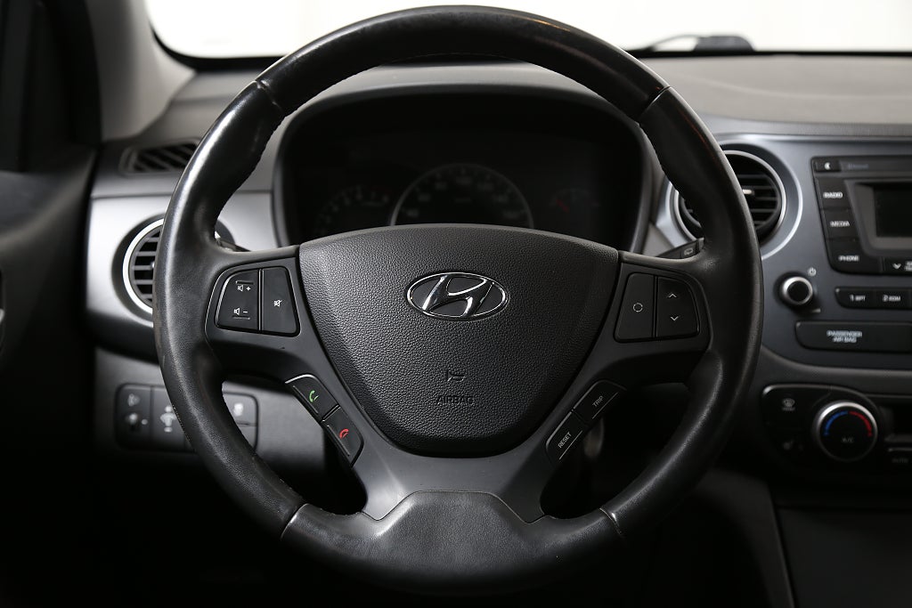 Hyundai i10 1,0 67hk Premium Automat Klima P-sensor Bluetooth 2017