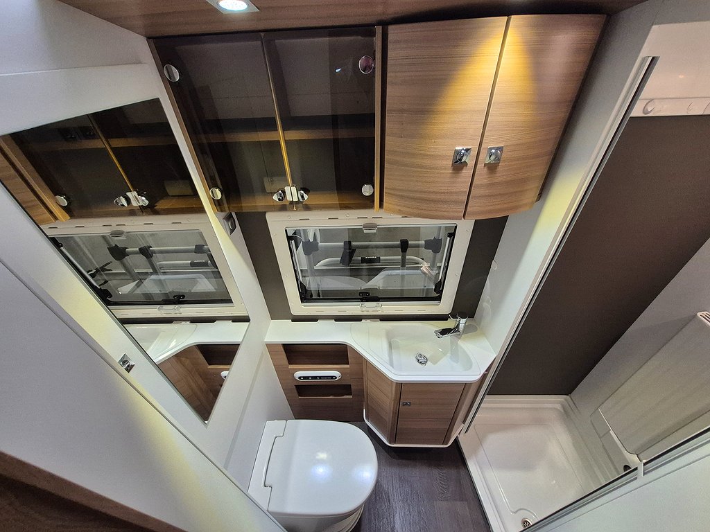 Adria Coral Plus 670 SLT /Cinderella/Solcell/AC bodel/Automat - Adria