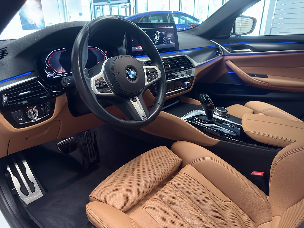 BMW 520d xDrive Sedan M Sport | Drag | H/K | Taklucka| Keyless