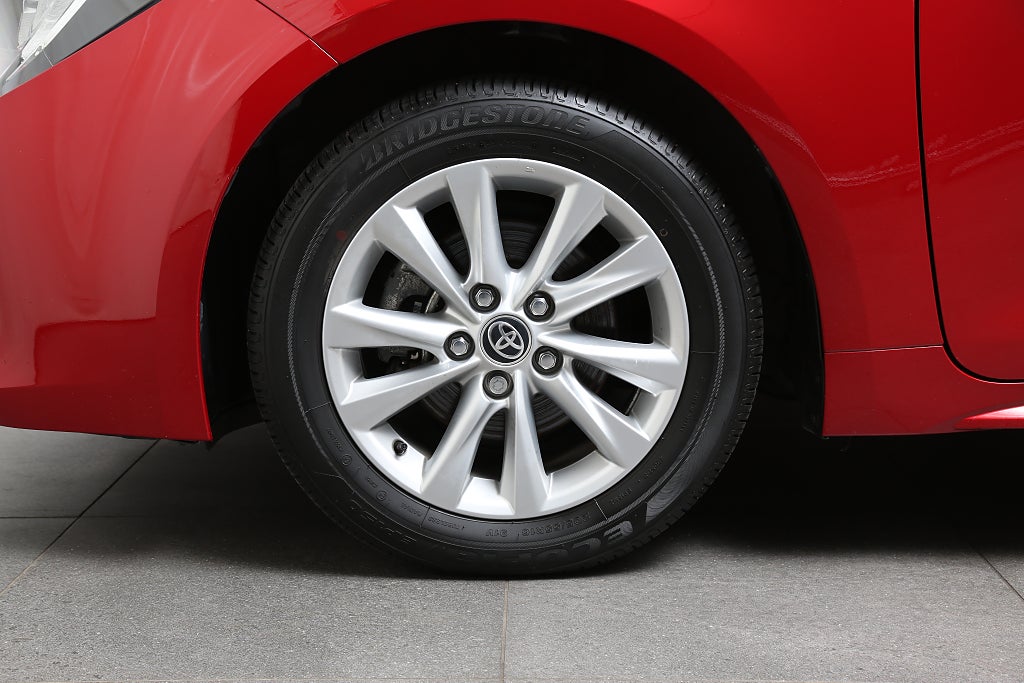 Toyota Corolla 1,8 Hybrid e-CVT 140hk Active Plus Aut Navi Dragkrok 2023