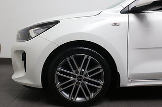 Halvkombi Kia Rio 8 av 22