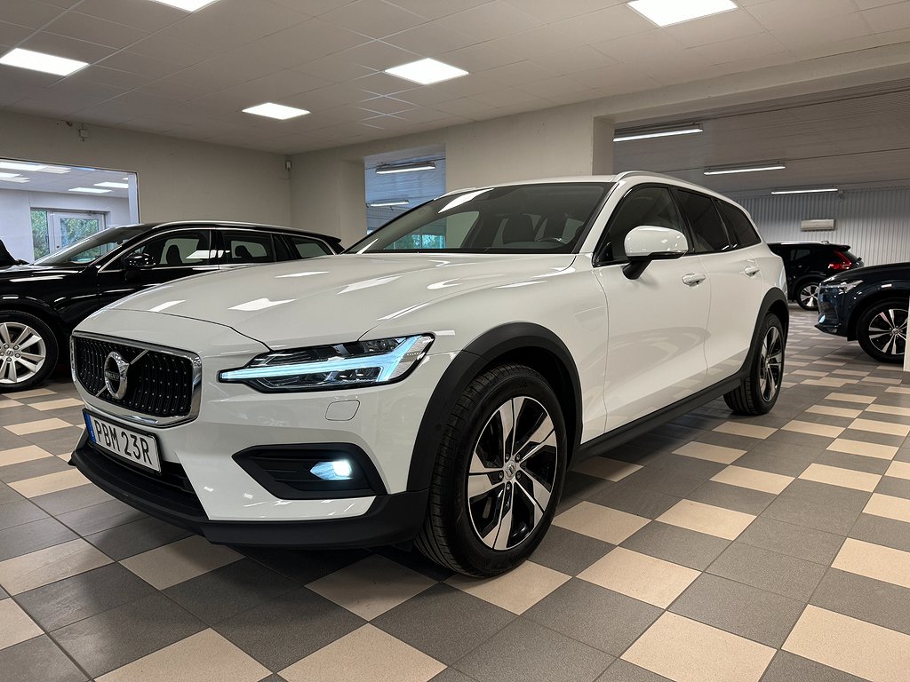 Volvo V60 Cross Country D4 AWD CarPlay Navi VOC Drag Kamrembytt