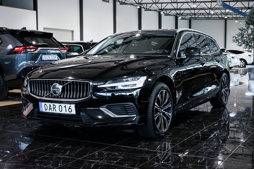 Volvo V60 Recharge T6 AWD AUT Core Long Range 350hk Drag Kamera 