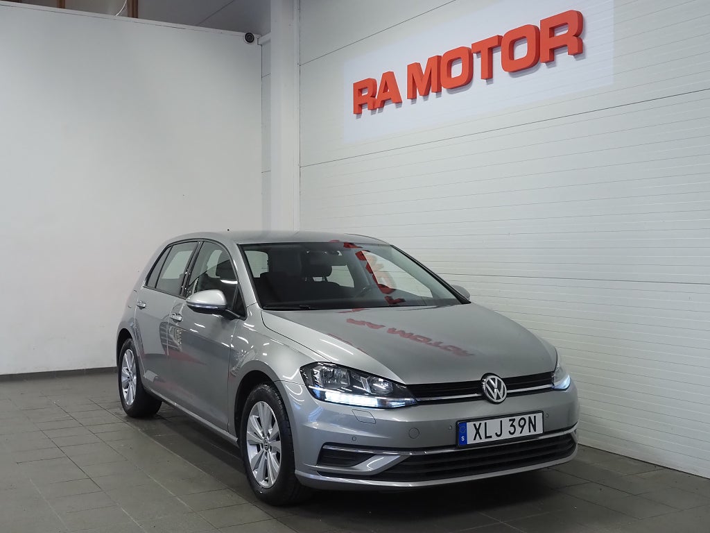 Volkswagen Golf 1.0 TSI 115hk DSG Moms P-Sensorer Carplay