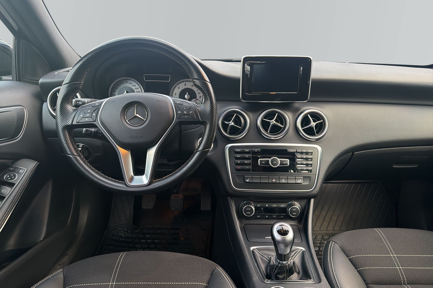 Mercedes-Benz A 180 Urban Backkamera 2015 - miniatyr 31