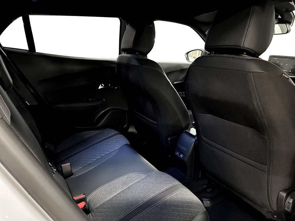 Bild på Peugeot 2008 Allure 1.2 PT 130hk B-KAMERA CARPLAY