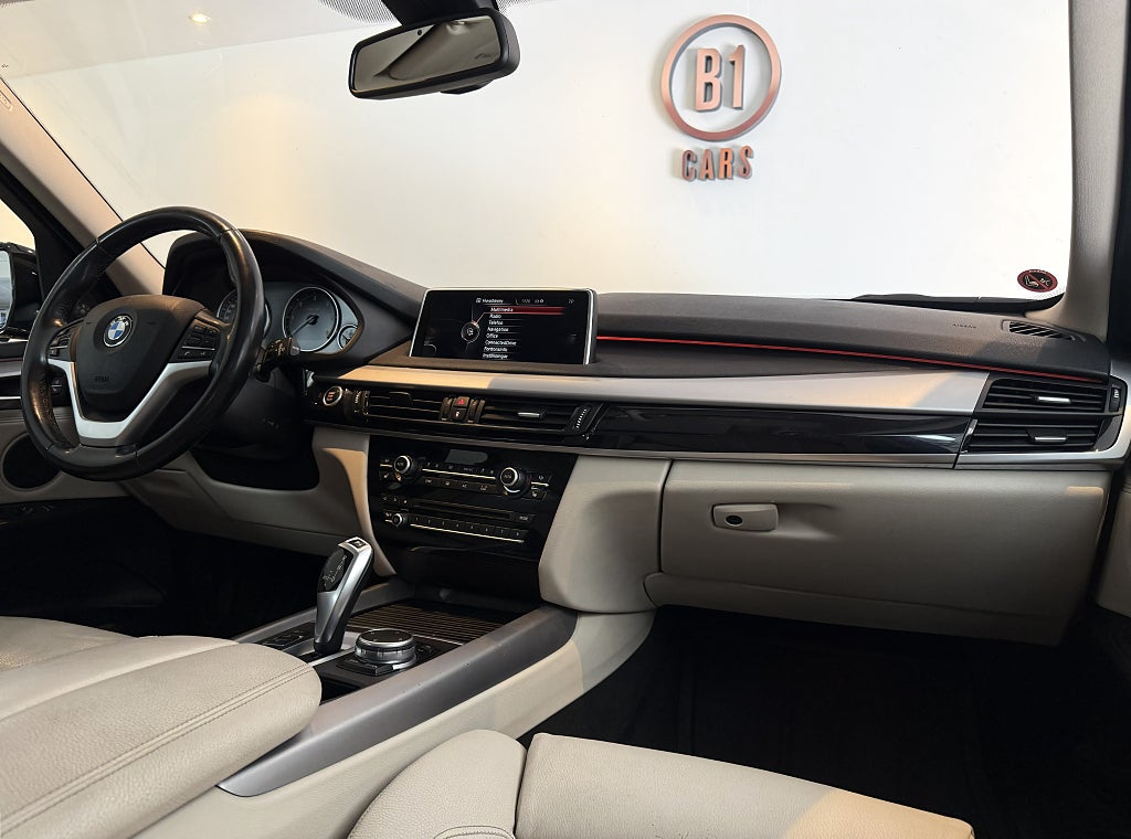 BMW X5 xDrive25d 218HK PANORAMA DRAG HELSKINN RATTVÄRME S+V