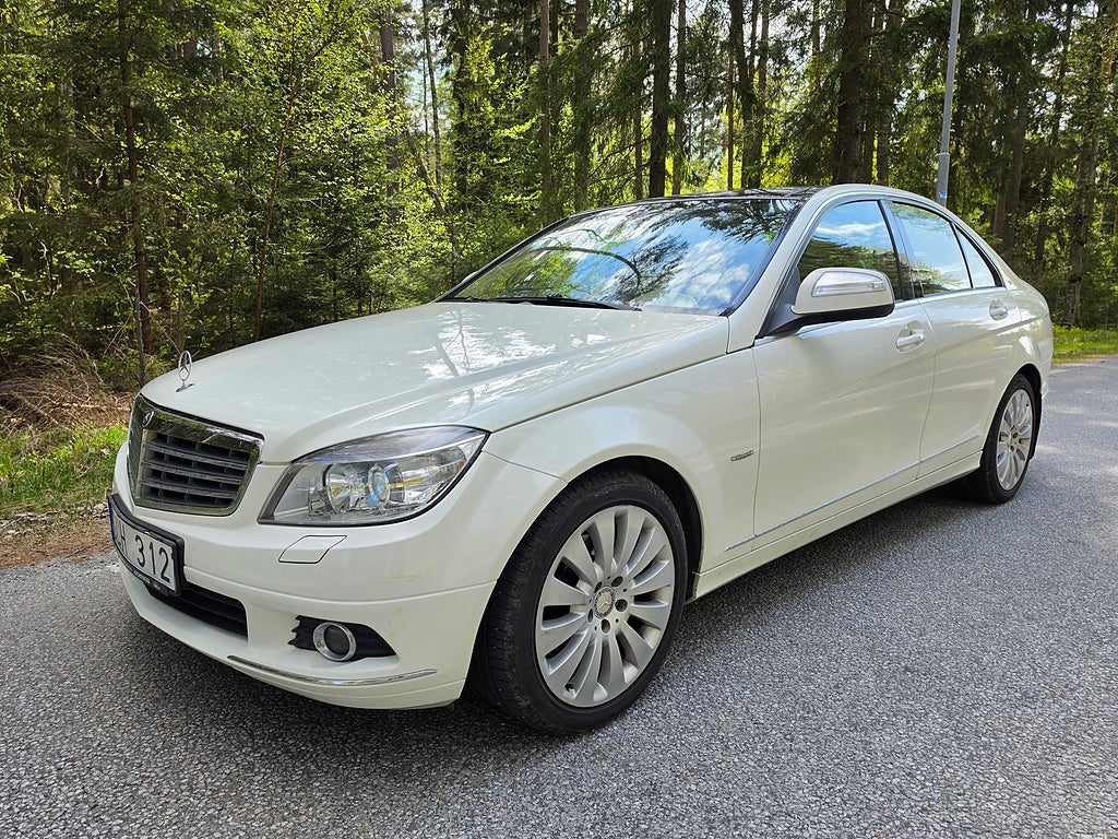 Mercedes-Benz C 220 CDI 5G-Tronic Elegance Line / PANORAMA / FULLSERVAD