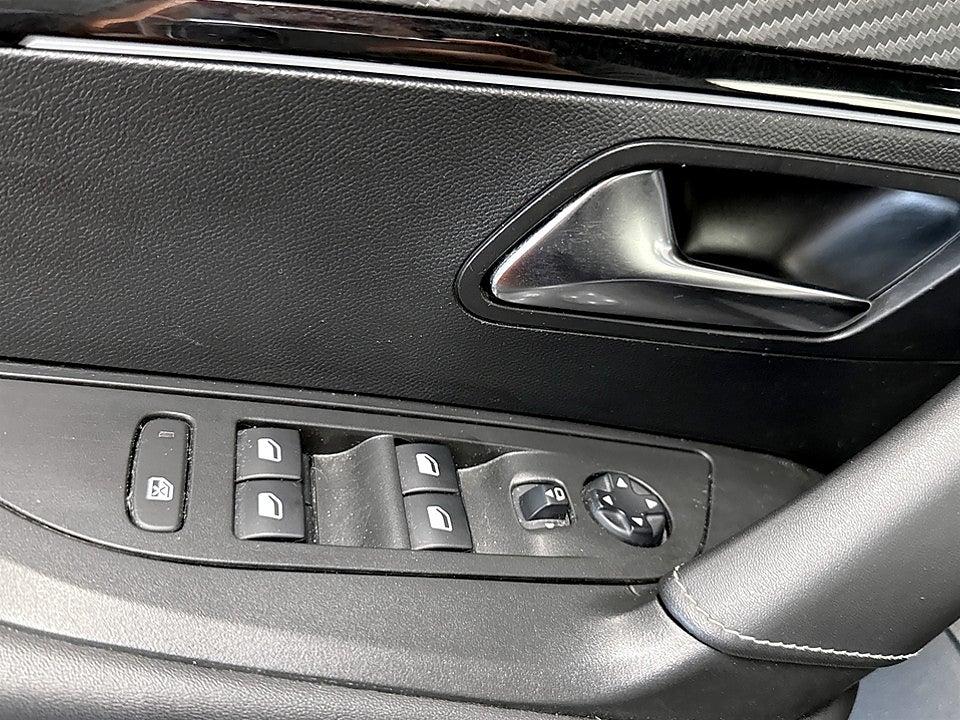 Bild på Peugeot E-2008 GT 50kWh 136hk Aut B-KAMERA CARPLAY