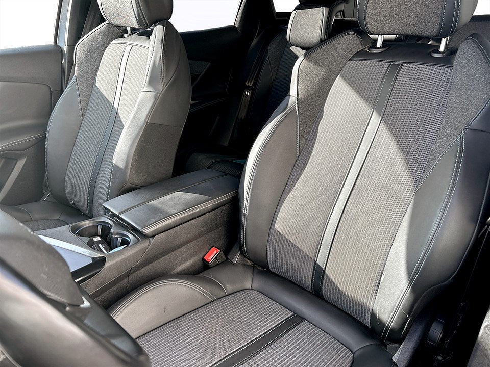 Bild på Peugeot 3008 Allure 1.5 BlueHDi 130hk Aut - NYSERVAD, DRAG