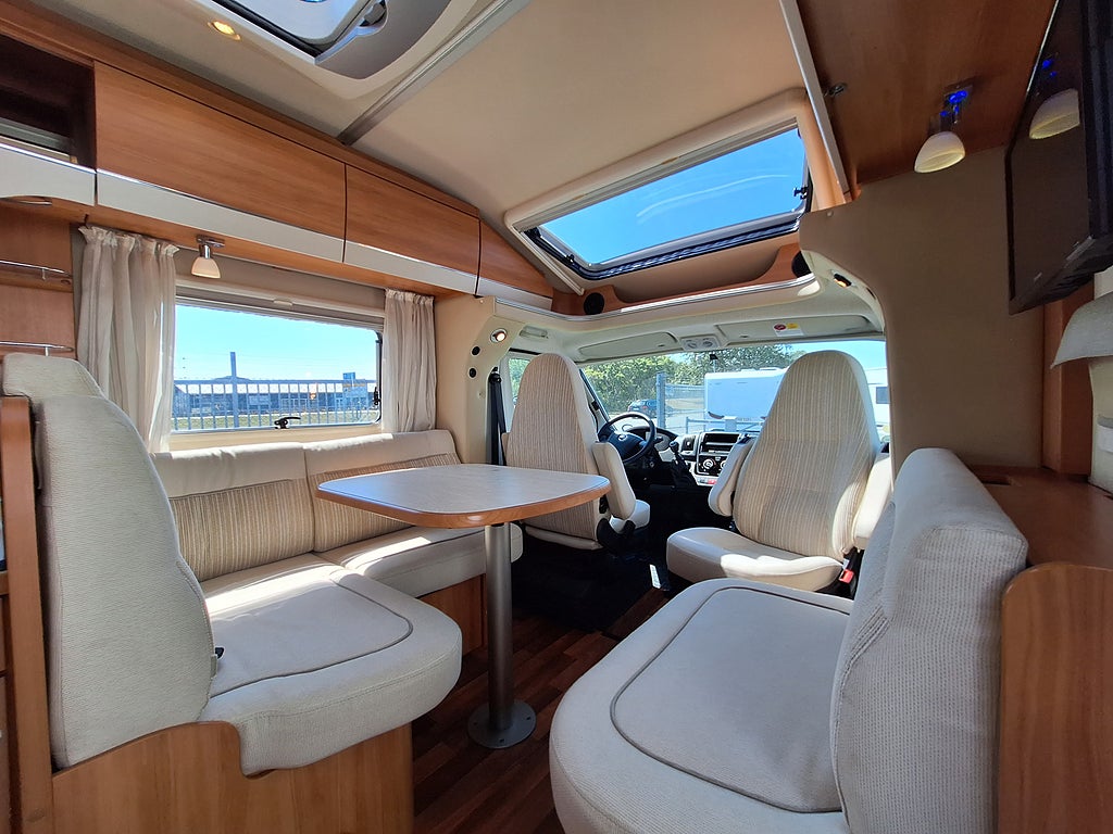 Hymer T 668 CL Långbädd, Solcell