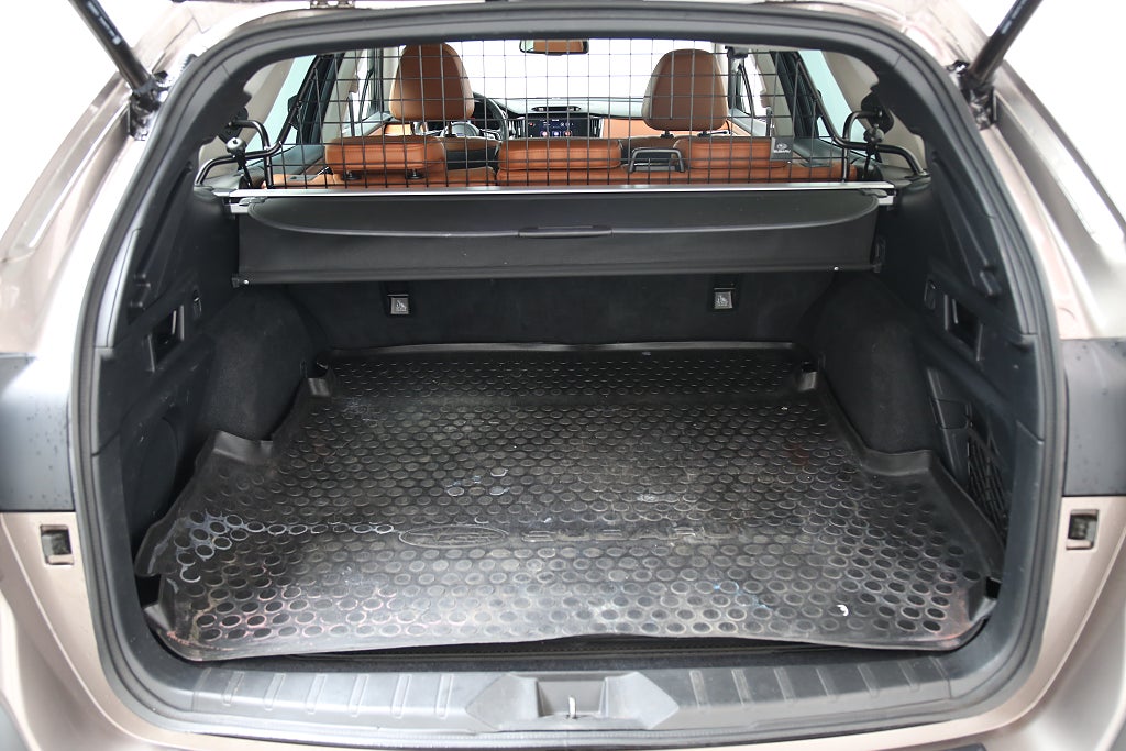 Subaru Outback 2,5i XFuel Touring AWD Skinn I Taklucka I H/K I Drag 2022