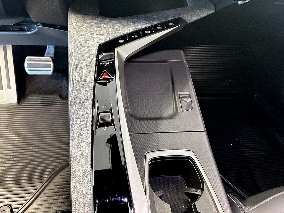 Bild på Peugeot 5008 GT Hybrid 145hk Aut 7-SITS B-KAMERA CARPLAY