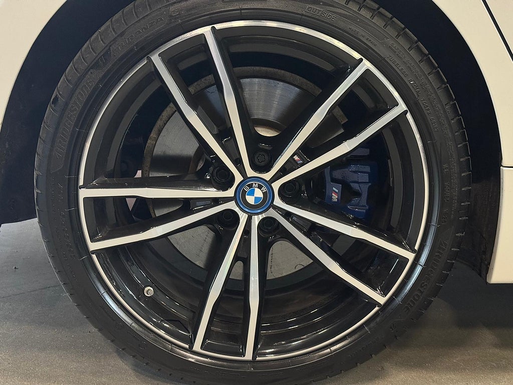 BMW 330e xDrive Touring M Sport Mineral 19" Värmare Kamera Drag
