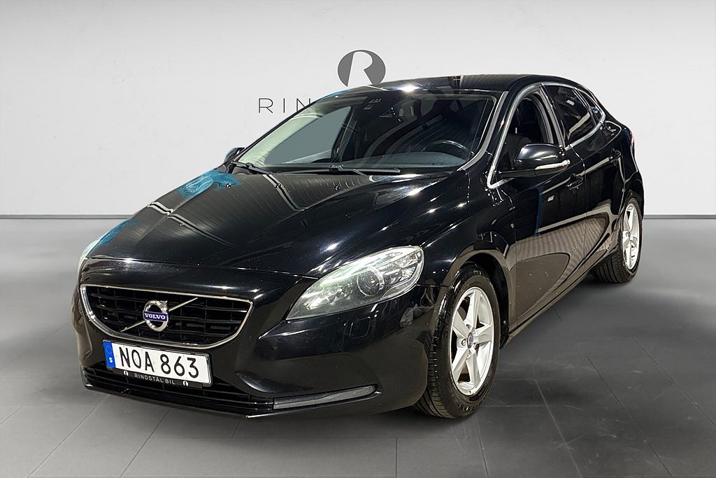 Volvo V40 D2 115 HK MOMENTUM DRAG NAVI D-VÄRM KAMREM BYTT 16"