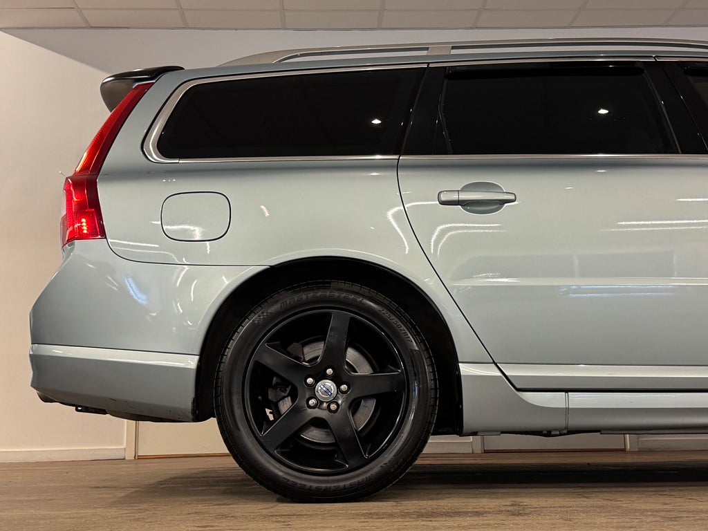 VOLVO V70 T6 286 ch 4x4 AWD GEARTRONIC SUMMUM BVA - ATTELAGE - CUIR - 233000 km