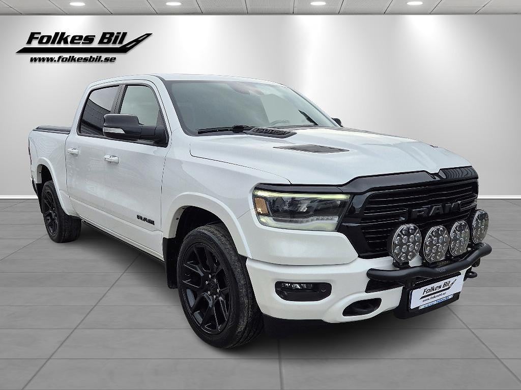 Dodge RAM 1500 Laramie Night Edition V8 HEMI Multilucka Decked.