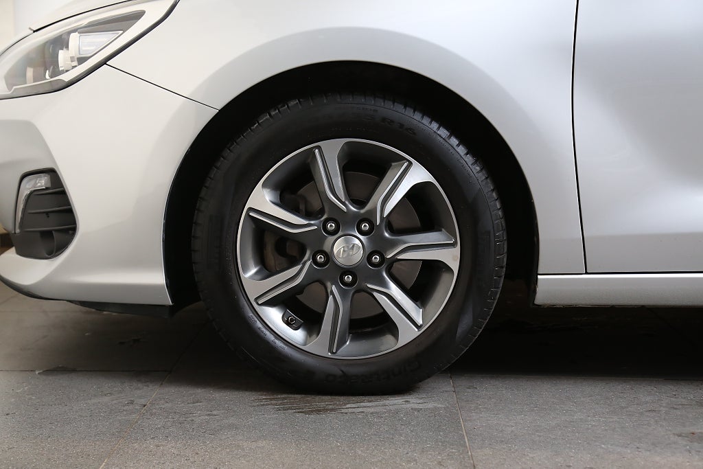 Hyundai i30 1,4 T-GDi 140hk Premium Aut Navi CarPlay Kamera 2020