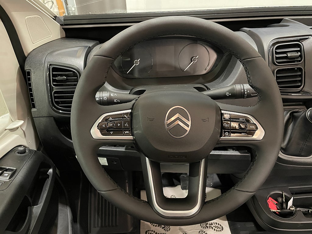 Adria Twin 640 SGX /Automat /höj & sänkbar säng/Multimedia/ - Adria