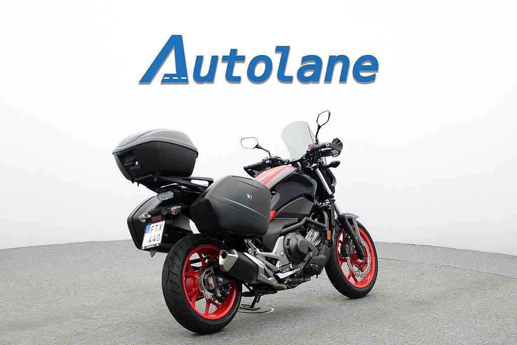 Honda NC750S DCT *Nyservad Nya Däck Väskor