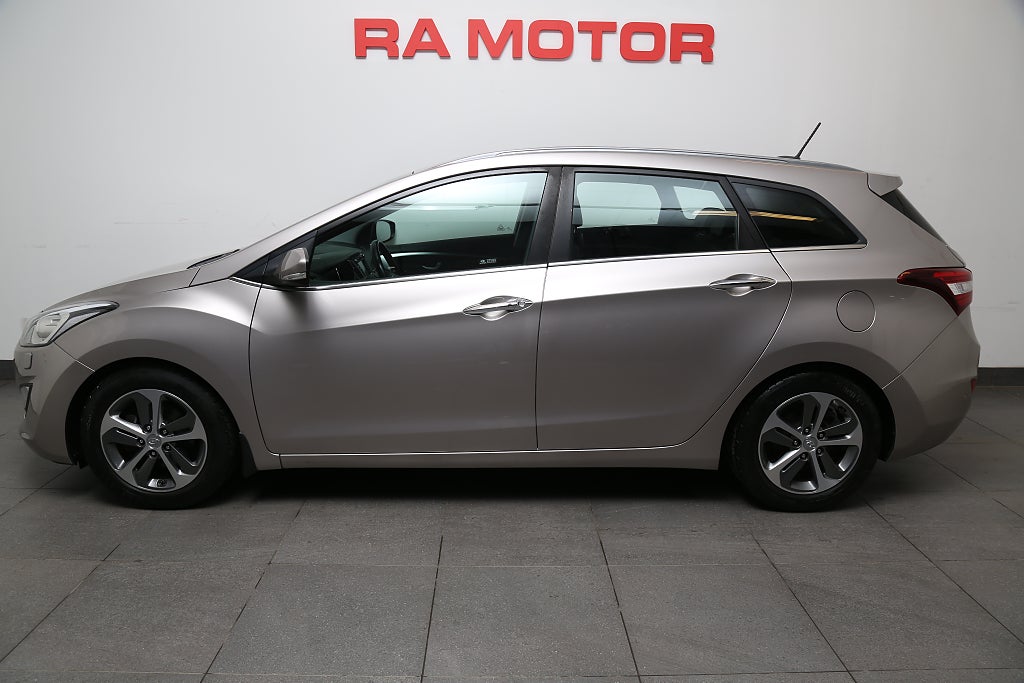 Hyundai i30 1,6 GDI 135hk Premium Kombi Kamera Keyless Navi Drag 2017