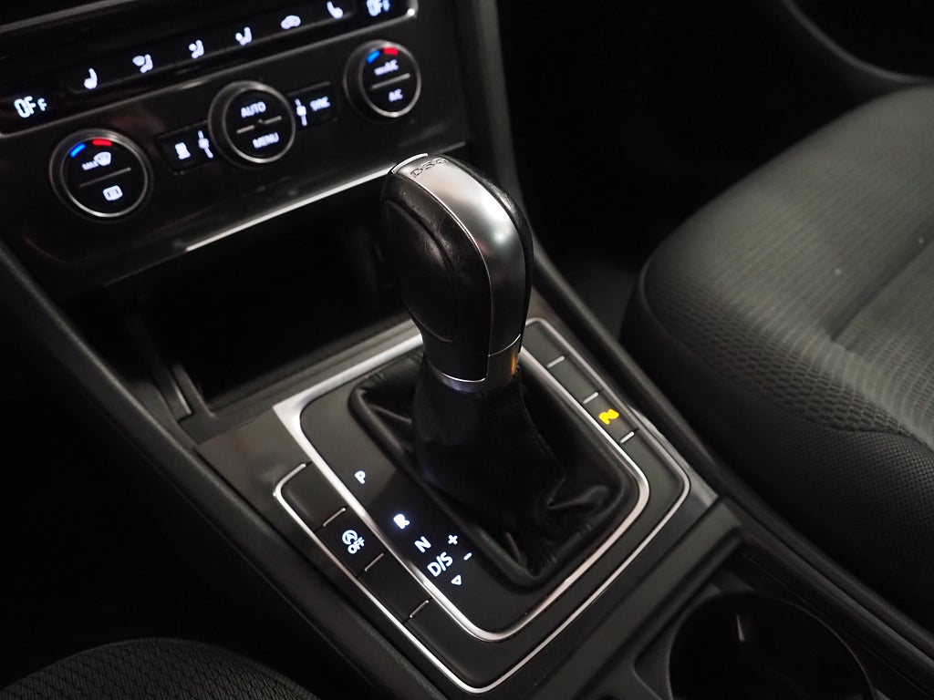 Volkswagen Golf Sportscombi 1.6 TDI 115hk Kamera Dieselvärmare ACC 2019