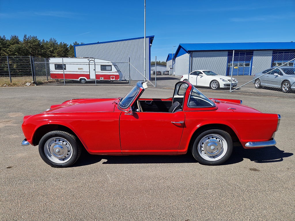 Triumph TR TR4 2.2  Skruv o bult renoverad.