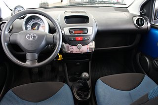 Halvkombi Toyota Aygo 10 av 15