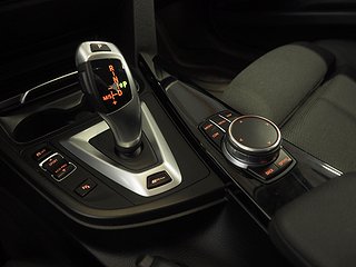 Sedan BMW 330e 22 av 22