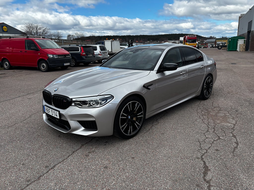 BMW M5 Steptronic Drag Kolfiber/Bowers&Wilkins 2 Brukare