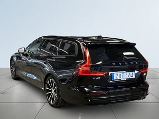 Volvo V60 Recharge T8 AWD Plus Dark R-Design MOMS/1Ägare/Drag/S&V – bild 5