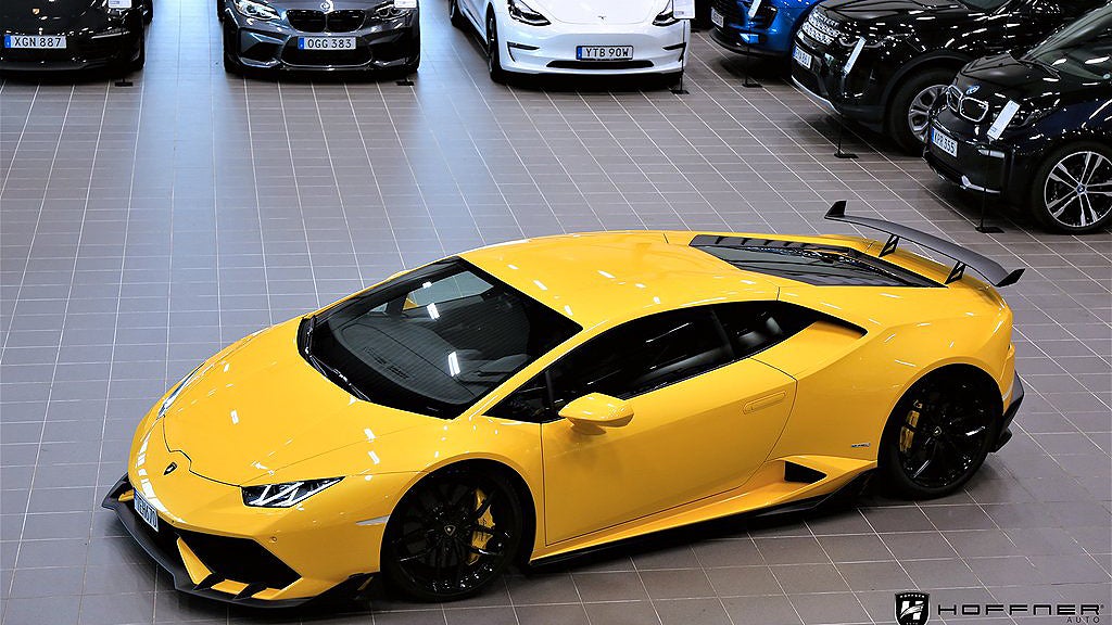 Lamborghini Huracán snett framifrån