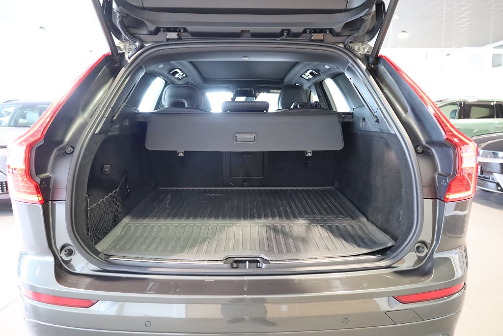 Volvo XC60 Recharge T6 AWD AUT R-Design Pano H&K Navi Kamera 2021