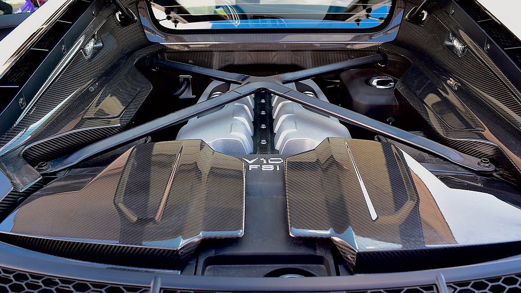 Audin har en V10-motor som genererar 420 hästkrafter. 