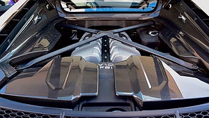 Audin har en V10-motor som genererar 420 hästkrafter. 