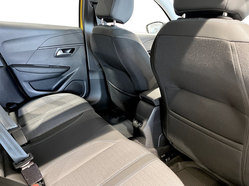 Bild på Peugeot 208 Allure Pack 1.2 PT 100hk Aut CARPLAY