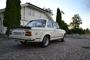 BMW 2002 turbo tillhörde samma familj i över 40 år innan den nuvarande ägaren köpte bilen. Foto: Collecting Cars 