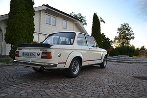 BMW 2002 turbo tillhörde samma familj i över 40 år innan den nuvarande ägaren köpte bilen. Foto: Collecting Cars 