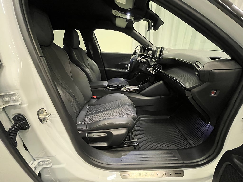 Peugeot 2008 GT 1.2 PureTech 130 Automat thumbnail