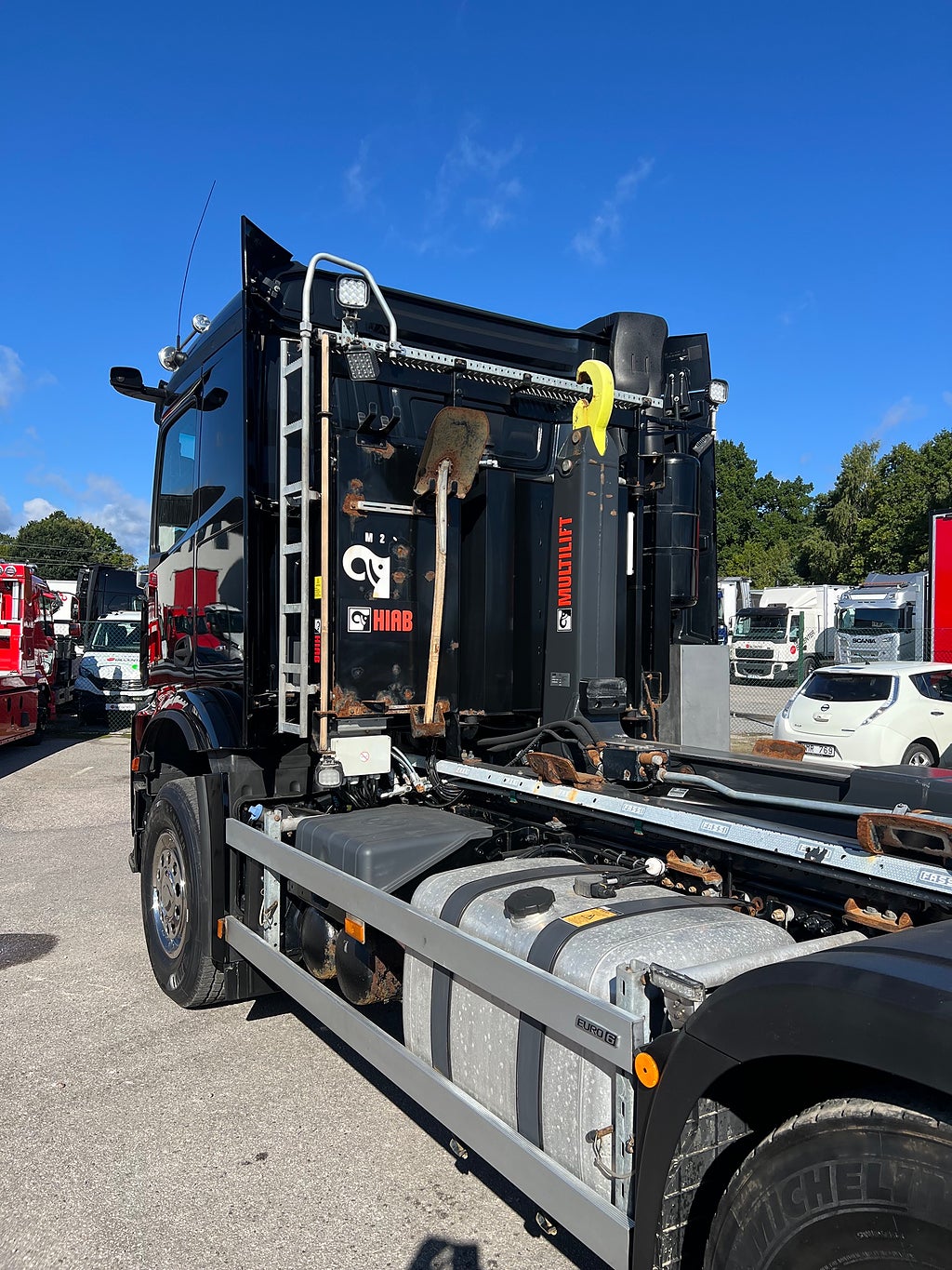 Mercedes-Benz Arocs 3251 Tridem Lastväxlare, Fullt Plogutrustad